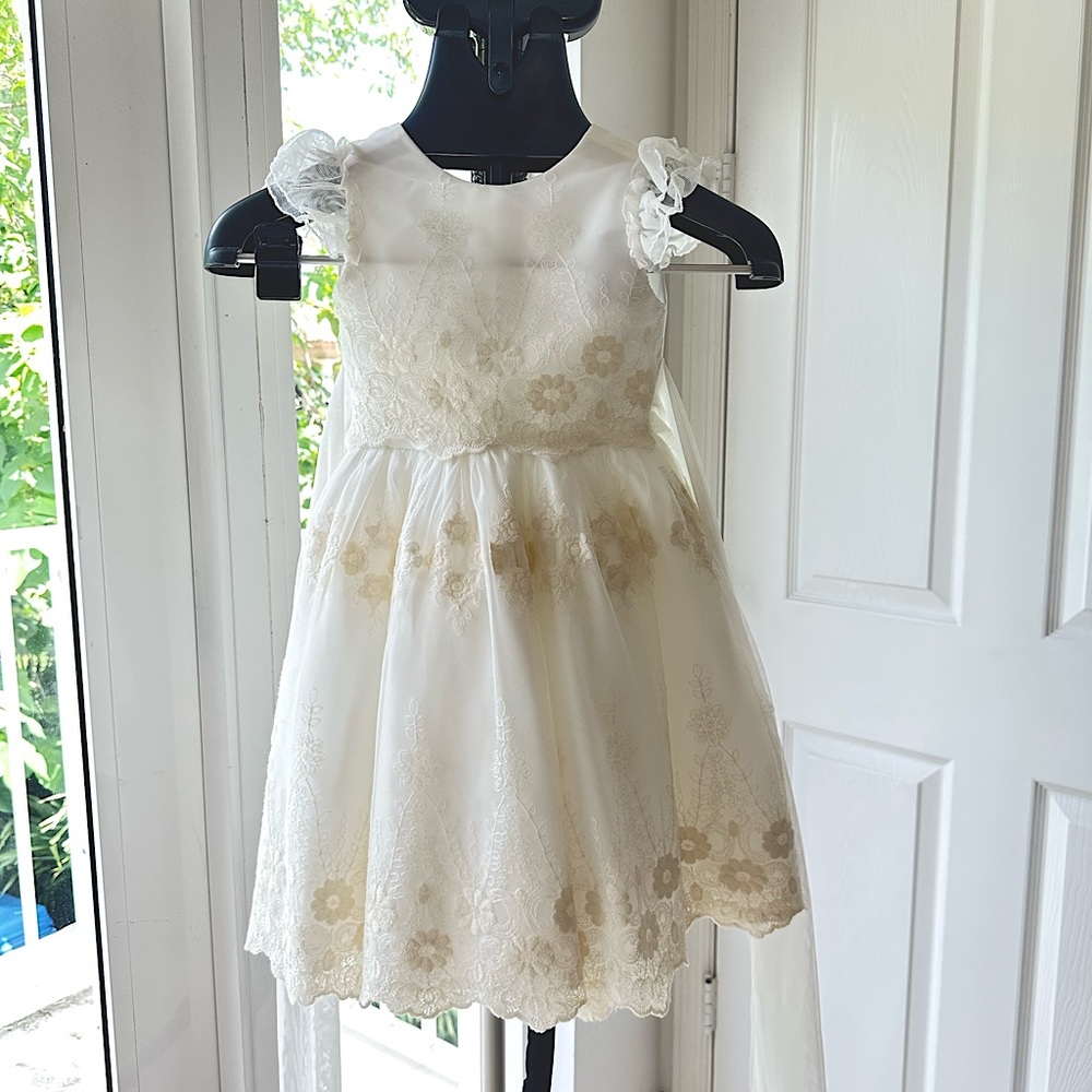 Beautiful size 3T flower girl dress / baptism made in Spain